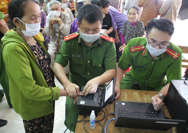  Chuyện ở nhà chờ công an gọi và đi đêm để làm căn cước công dân gắn chip ở Nghệ An - Ảnh 4.