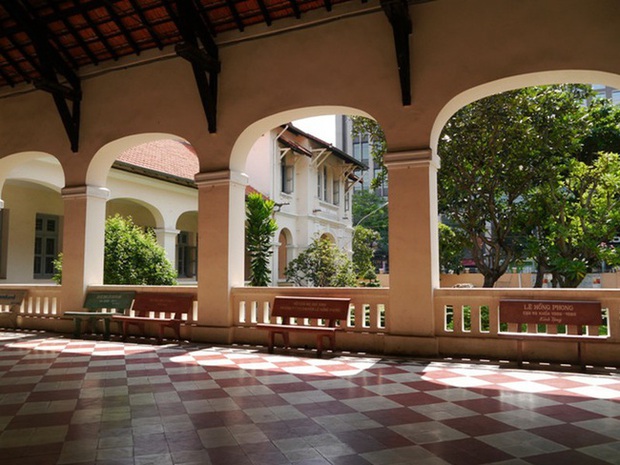 Một trường cấp 3 ở TP. HCM có tên là Luôn Hạnh Phúc, view sống ảo siêu đẹp, nhiều ngôi sao nổi tiếng từng theo học nơi đây - Ảnh 5. Một trường cấp 3 ở TP. HCM có tên là Luôn Hạnh Phúc, view sống ảo siêu đẹp, nhiều ngôi sao nổi tiếng từng theo học nơi đây - Ảnh 5.