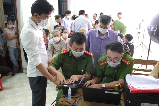  Chuyện ở nhà chờ công an gọi và đi đêm để làm căn cước công dân gắn chip ở Nghệ An - Ảnh 8.