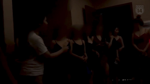 Thâm nhập thế giới massage sung sướng ở Hà Nội - Kỳ 2: Các nữ nhân viên khỏa thân bơi, nhảy và kích dục cho khách, giá cao nhất 10 triệu đồng - Ảnh 6. Thâm nhập thế giới massage sung sướng ở Hà Nội - Kỳ 2: Các nữ nhân viên khỏa thân bơi, nhảy và kích dục cho khách, giá cao nhất 10 triệu đồng - Ảnh 6.