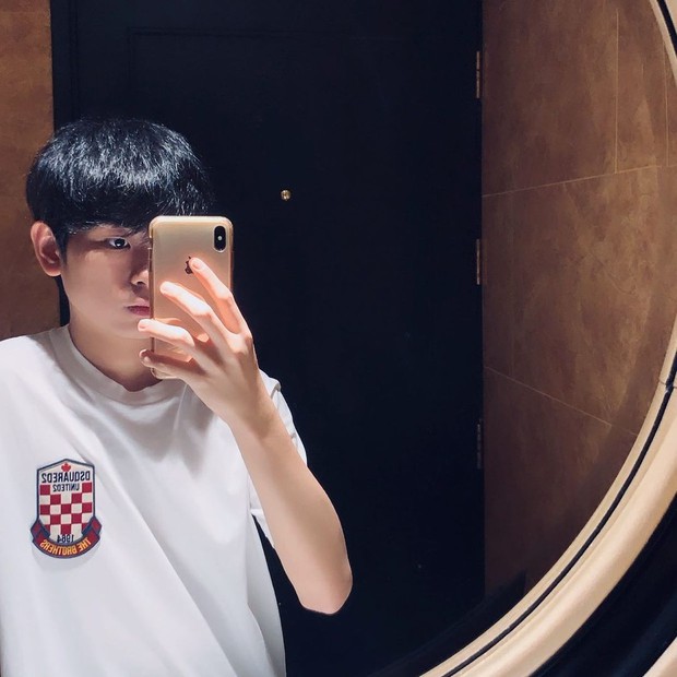 Fanboy từng mạnh tay chi gần 100 triệu để ngồi cạnh Ngọc Trinh tuyên bố mình là rich kid tự thân, không ăn bám bố mẹ! - Ảnh 1. Fanboy từng mạnh tay chi gần 100 triệu để ngồi cạnh Ngọc Trinh tuyên bố mình là rich kid tự thân, không ăn bám bố mẹ! - Ảnh 1.