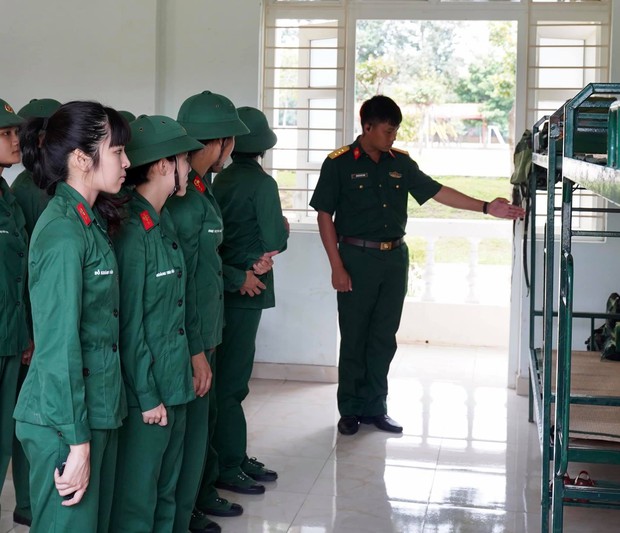 Khánh Vân tiết lộ Mũi trưởng Long là chú bé khóc nhè, gọi điện khóc lóc trong ngày dàn nữ chiến binh xuất ngũ - Ảnh 4. Khánh Vân tiết lộ Mũi trưởng Long là chú bé khóc nhè, gọi điện khóc lóc trong ngày dàn nữ chiến binh xuất ngũ - Ảnh 4.