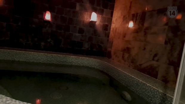 Thâm nhập thế giới massage sung sướng ở Hà Nội - Kỳ 2: Các nữ nhân viên khỏa thân bơi, nhảy và kích dục cho khách, giá cao nhất 10 triệu đồng - Ảnh 5. Thâm nhập thế giới massage sung sướng ở Hà Nội - Kỳ 2: Các nữ nhân viên khỏa thân bơi, nhảy và kích dục cho khách, giá cao nhất 10 triệu đồng - Ảnh 5.