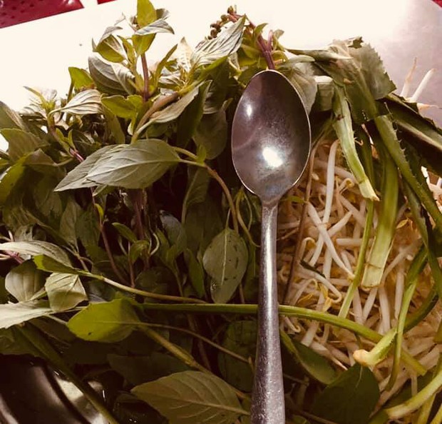Nghi vấn một nhóm review ăn uống cố tình “hạ bệ” phở Sài Gòn với phở Hà Nội để câu tương tác, dân mạng bức xúc tột độ - Ảnh 3. Nghi vấn một nhóm review ăn uống cố tình “hạ bệ” phở Sài Gòn với phở Hà Nội để câu tương tác, dân mạng bức xúc tột độ - Ảnh 3.
