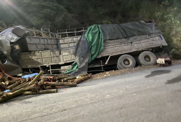 Ảnh: Hiện trường vụ tai nạn thảm khốc ở Thanh Hóa khiến 7 người tử vong - Ảnh 6. Ảnh: Hiện trường vụ tai nạn thảm khốc ở Thanh Hóa khiến 7 người tử vong - Ảnh 6.