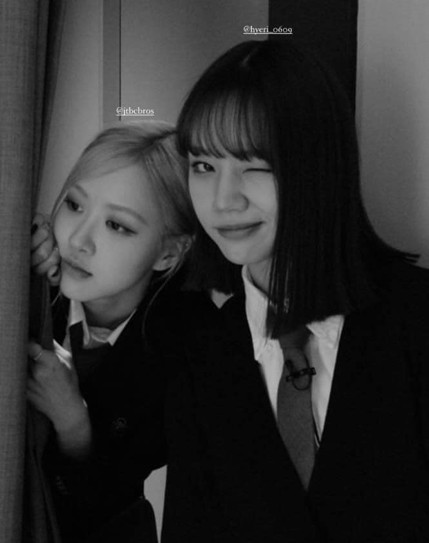Học BLACKPINK cách giữ tình bạn bền lâu: Jennie tranh cà thẻ với Irene, Rosé được bao cũng nhất mực đòi chị Hyeri chia tiền! - Ảnh 7. Học BLACKPINK cách giữ tình bạn bền lâu: Jennie tranh cà thẻ với Irene, Rosé được bao cũng nhất mực đòi chị Hyeri chia tiền! - Ảnh 7.