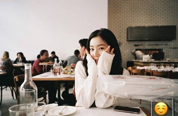 Học BLACKPINK cách giữ tình bạn bền lâu: Jennie tranh cà thẻ với Irene, Rosé được bao cũng nhất mực đòi chị Hyeri chia tiền! - Ảnh 11. Học BLACKPINK cách giữ tình bạn bền lâu: Jennie tranh cà thẻ với Irene, Rosé được bao cũng nhất mực đòi chị Hyeri chia tiền! - Ảnh 11.