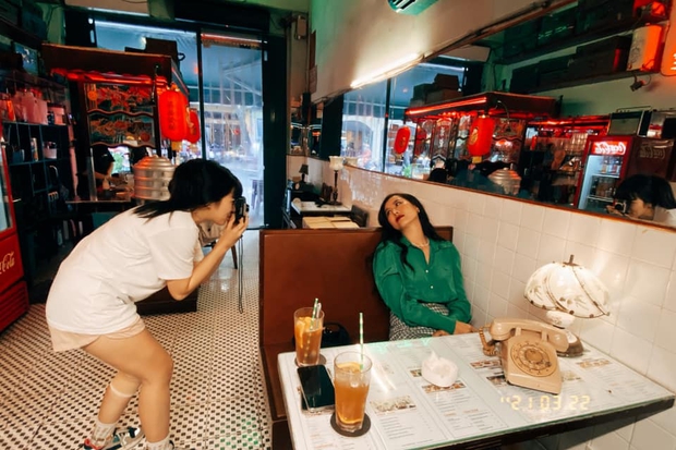 Khánh Vân xả kho loạt ảnh tự chụp cho Nam Thư, thành quả thế nào mà netizen rần rần gọi tên Phạm Băng Băng?  - Ảnh 9.