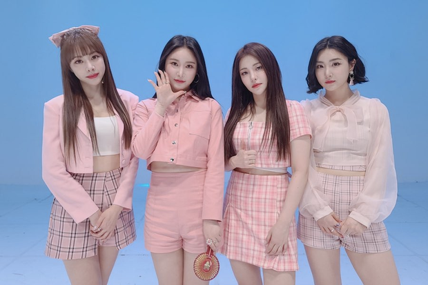 Hiện tượng ngực khủng “đè bẹp” Rosé (BLACKPINK) lộ ảnh tốt nghiệp đại học, diện mạo khiến Knet ngỡ ngàng - Ảnh 9. Hiện tượng ngực khủng “đè bẹp” Rosé (BLACKPINK) lộ ảnh tốt nghiệp đại học, diện mạo khiến Knet ngỡ ngàng - Ảnh 9.