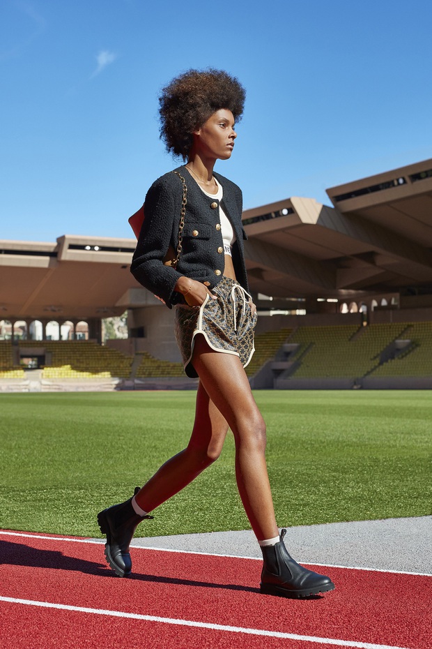 Thần thái một chín một mười khi đụng hàng, vòng eo con kiến của Lisa hay vòng 1 khủng của Han So Hee sẽ chiến thắng? - Ảnh 4.