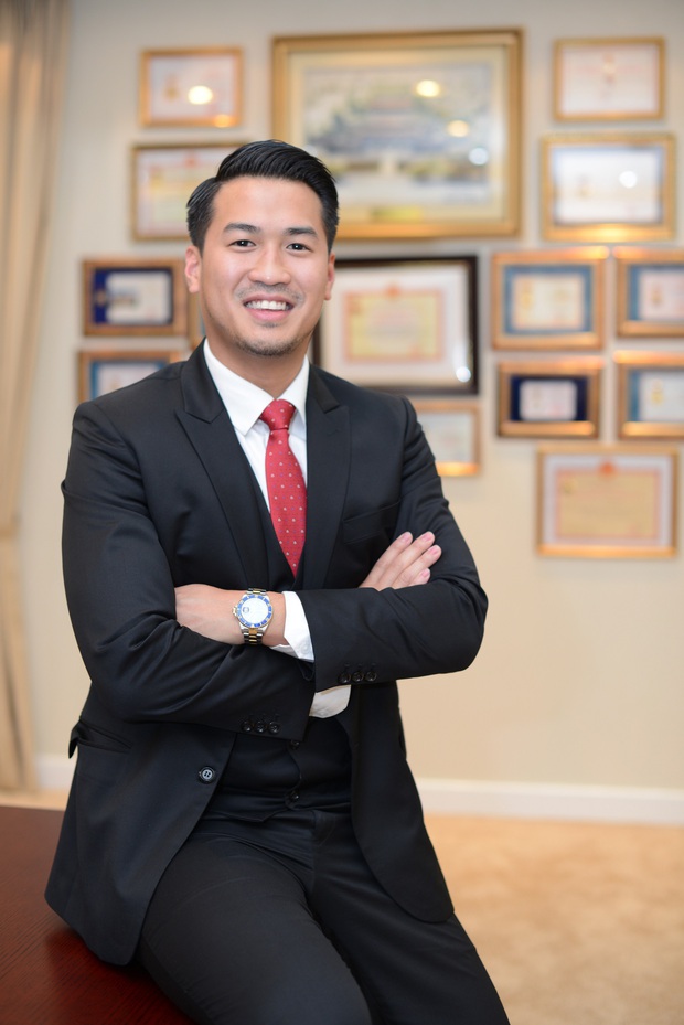 Phillip Nguyễn đứng chung với chồng đại gia của HH Đặng Thu Thảo: Một bức ảnh toát ra mùi tiền tài!  - Ảnh 4.