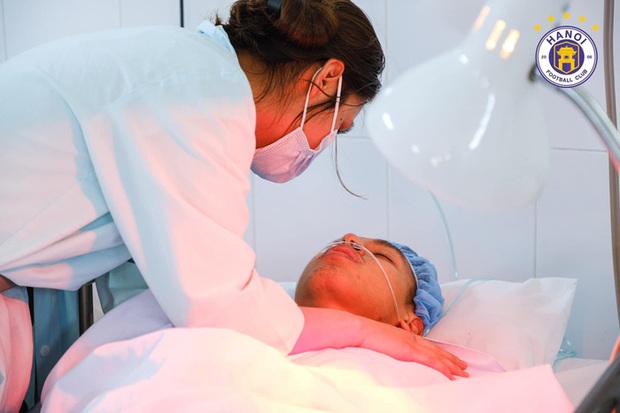 Cái chân là miếng cơm manh áo cầu thủ, sao không giữ cho nhau? - Ảnh 3.