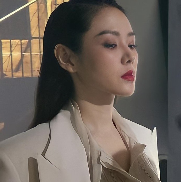 Bóc trần nhan sắc thật của Son Ye Jin ở tuổi U40 qua ảnh chụp cận mặt - Ảnh 4.