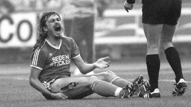 Từ sự cố của Hùng Dũng, nhìn lại những chấn thương kinh hãi nổi tiếng nhất thế giới bóng đá: Người giải nghệ, người không thể lấy lại phong độ - Ảnh 4.