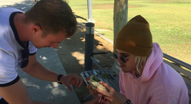 Xôn xao clip Justin Bieber định lao vào đánh antifan vì bị gọi là “cô gái không biết hát”? - Ảnh 7.