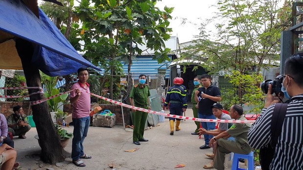 Hàng xóm xót xa khi cả gia đình tử vong trong đám cháy: “Người cha chết nhưng vẫn còn ôm con gái 3 tuổi vào lòng” - Ảnh 1.