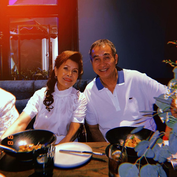 Ông trùm Nhựa Long Thành và phu nhân dự sinh nhật chắt trai, U70 mà đại gia vẫn phong độ đỉnh cao! - Ảnh 4. Ông trùm Nhựa Long Thành và phu nhân dự sinh nhật chắt trai, U70 mà đại gia vẫn phong độ đỉnh cao! - Ảnh 4.