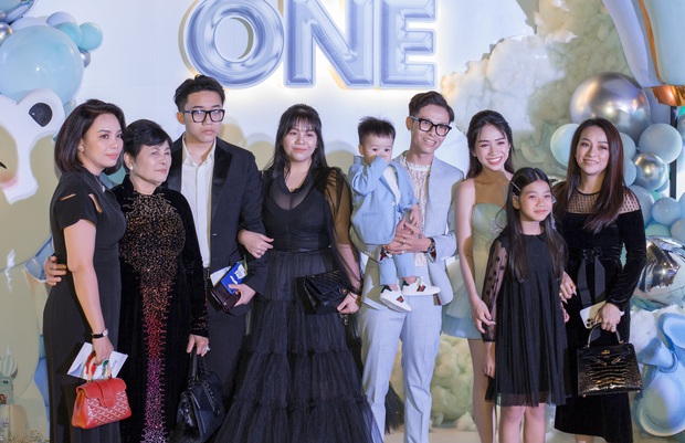 Ái nữ thứ 2 của đại gia Minh Nhựa phổng phao thấy rõ, chẳng mấy mà lọt top rich kid đình đám - Ảnh 1. Ái nữ thứ 2 của đại gia Minh Nhựa phổng phao thấy rõ, chẳng mấy mà lọt top rich kid đình đám - Ảnh 1.