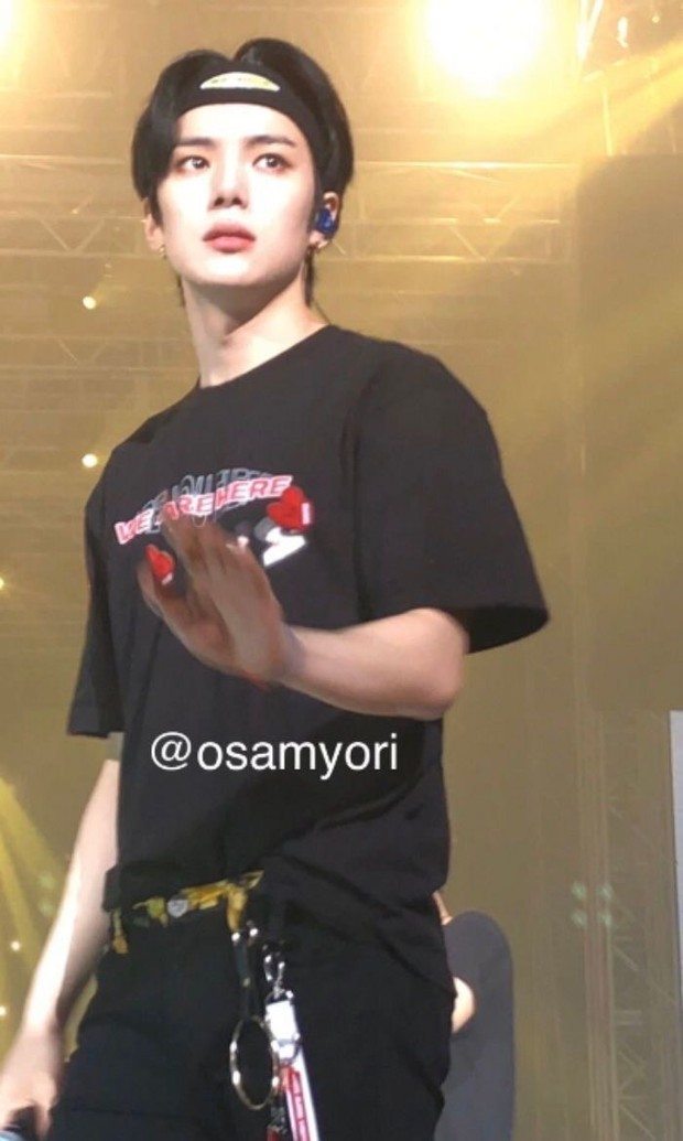 Fan đi concert bắt trọn visual đời thực của idol Kpop cự ly gần: Vóc dáng đỉnh cao nhưng có đẹp như trong MV? - Ảnh 21.