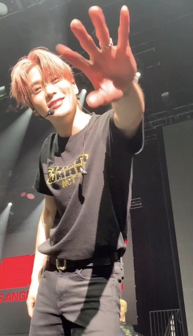 Fan đi concert bắt trọn visual đời thực của idol Kpop cự ly gần: Vóc dáng đỉnh cao nhưng có đẹp như trong MV? - Ảnh 8.