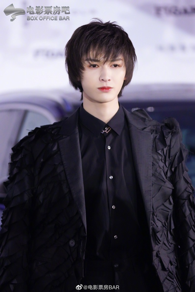 Thảm đỏ siêu hot Figaro: Angela Baby diện váy xẻ táo bạo lộ khuyết điểm, bạn thân Triệu Lệ Dĩnh tiều tụy sau scandal động trời - Ảnh 7.