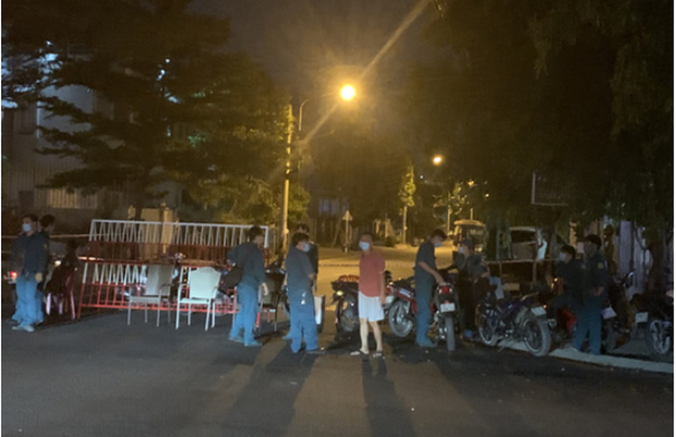 NÓNG: Bình Dương phong tỏa tuyến đường ở Thuận An có người nghi mắc Covid-19 - Ảnh 4. NÓNG: Bình Dương phong tỏa tuyến đường ở Thuận An có người nghi mắc Covid-19 - Ảnh 4.