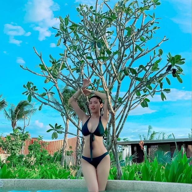 Thuý Vân mặc bikini khoe body vòng nào ra vòng nấy nhưng vòng eo lại có một sự can thiệp photoshop méo cả tường - Ảnh 4.