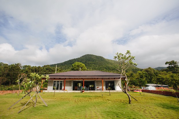 Lấy vợ Việt, chồng Pháp xây nhà 3 tỷ trên mảnh đất rộng 2500m2 tại Phú Quốc, sống sướng như ở resort - Ảnh 1. Lấy vợ Việt, chồng Pháp xây nhà 3 tỷ trên mảnh đất rộng 2500m2 tại Phú Quốc, sống sướng như ở resort - Ảnh 1.