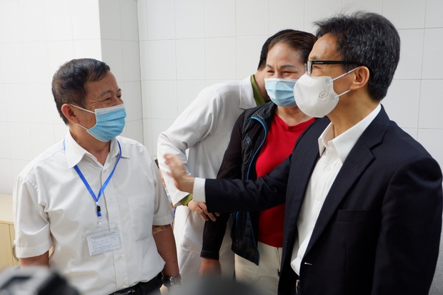 Phó Thủ tướng Vũ Đức Đam tiêm thử nghiệm vaccine phòng Covid-19 made in Vietnam - Ảnh 1.