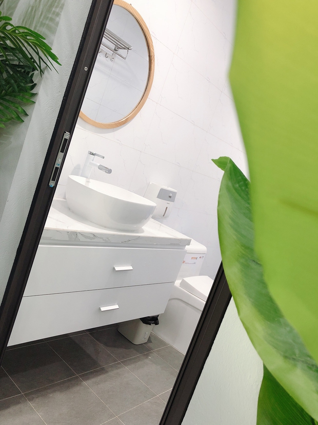 Không đủ tiền mua căn hộ, vợ chồng trẻ cải tạo nhà trọ như khu ổ chuột thành chung cư mặt đất tiện nghi - Ảnh 7.