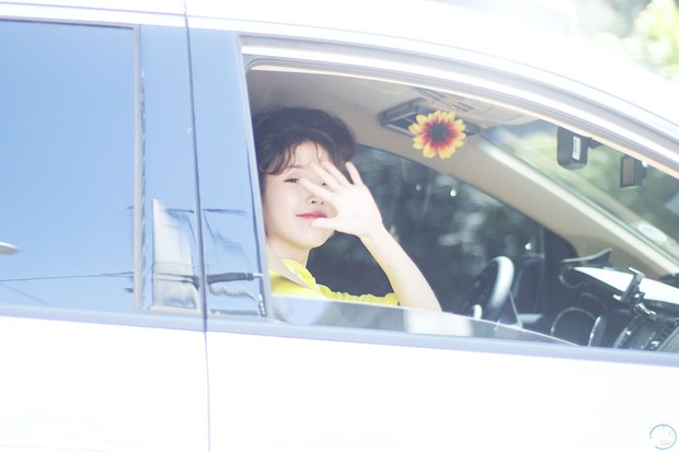 Nayeon (TWICE) không giấu nổi tình yêu dành cho IU ở lễ trao giải, muốn tặng hoa người thương mà mãi mới thành công - Ảnh 11.