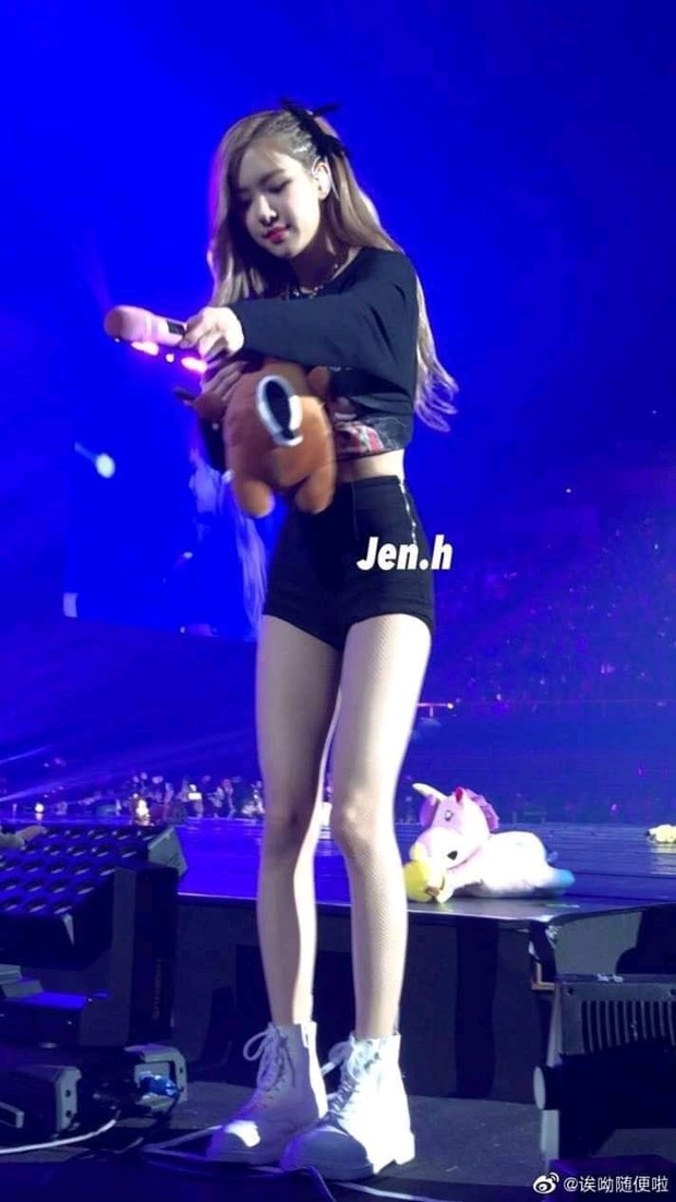 Fan đi concert bắt trọn visual đời thực của idol Kpop cự ly gần: Vóc dáng đỉnh cao nhưng có đẹp như trong MV? - Ảnh 6.