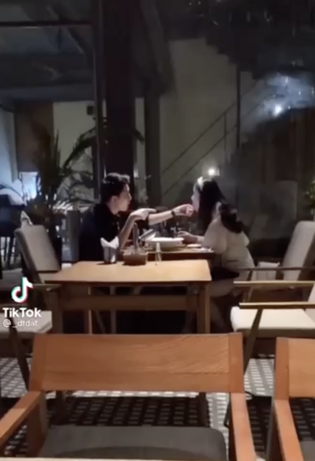 Xôn xao clip quay lén rapper Osad đi ăn với bồ cực tình tứ nhưng vẫn tham gia show hẹn hò? - Ảnh 4.