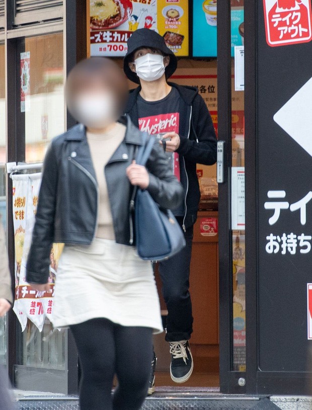 Scandal chấn động Nhật Bản: Nữ thần 21 tuổi lộ ảnh vào khách sạn với 2 nam idol trong 1 tuần, 1 người từng nhiễm COVID-19 - Ảnh 6.