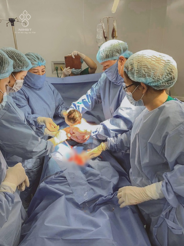 Cô giáo Hà Nội mắc ung thư ở tháng cuối thai kì, được hàng ngàn người kêu gọi hiến máu: Các bạn trẻ hãy trân trọng sức khỏe nhiều hơn - Ảnh 4. Cô giáo Hà Nội mắc ung thư ở tháng cuối thai kì, được hàng ngàn người kêu gọi hiến máu: Các bạn trẻ hãy trân trọng sức khỏe nhiều hơn - Ảnh 4.