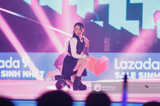 Bùng nổ tranh cãi AMEE hát live Tình Bạn Diệu Kỳ đuối sức như đọc truyện ma, nhưng nghe trực tiếp có tệ như trên sóng livestream? - Ảnh 4.