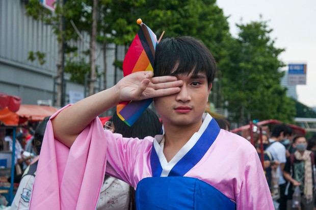 Khoảnh khắc thay đổi số phận: Tiếp viên hàng không soái ca mất tất cả sau một nụ hôn đồng giới, lộ ra mặt tối đáng sợ với cộng đồng LGBT tại Trung Quốc - Ảnh 4.