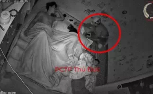 Giật mình tỉnh giữa đêm phát hiện mất sạch đồ, cả gia đình check camera thì phát hiện sự việc lạnh gáy - Ảnh 1. Giật mình tỉnh giữa đêm phát hiện mất sạch đồ, cả gia đình check camera thì phát hiện sự việc lạnh gáy - Ảnh 1.