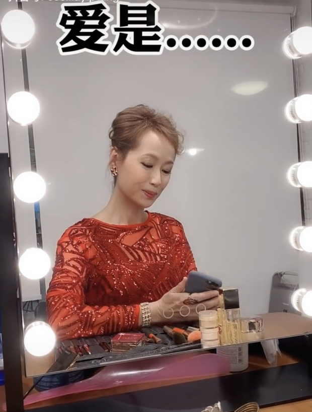 Mỹ nhân Ỷ Thiên Đồ Long Ký: Tuổi 58 không con cái, bị khui chuyện yêu đương đồng tính, chồng ngoại tình nhưng không dám phản kháng? - Ảnh 5.