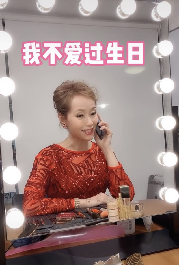 Mỹ nhân Ỷ Thiên Đồ Long Ký: Tuổi 58 không con cái, bị khui chuyện yêu đương đồng tính, chồng ngoại tình nhưng không dám phản kháng? - Ảnh 6.