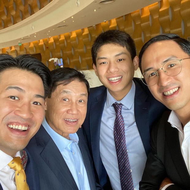 Tỷ phú Johnathan Hạnh Nguyễn xuất hiện với 3 thiếu gia, không còn tấm ảnh nào giàu sang hơn thế! - Ảnh 1. Tỷ phú Johnathan Hạnh Nguyễn xuất hiện với 3 thiếu gia, không còn tấm ảnh nào giàu sang hơn thế! - Ảnh 1.