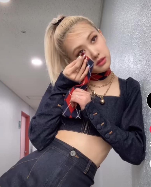 Cuối cùng MV Gone cũng được Rosé tung ra rồi đây, xem xong cả idol lẫn fan mừng rớt nước mắt là có thật! - Ảnh 6.