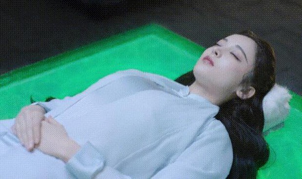 Đọ sườn xám không lại Cảnh Điềm, Cổ Lực Na Trát còn no gạch đá vì diễn xuất ở phim mới: Chỉ đóng đạt mỗi cảnh ngủ! - Ảnh 3. Đọ sườn xám không lại Cảnh Điềm, Cổ Lực Na Trát còn no gạch đá vì diễn xuất ở phim mới: Chỉ đóng đạt mỗi cảnh ngủ! - Ảnh 3.