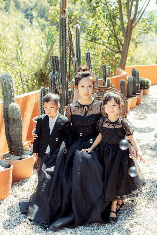 Gia đình đông con nhất Vbiz nhà Lý Hải tung ảnh kỉ niệm gây sốt, bà xã Minh Hà chiếm spotlight vì nhan sắc dù đã U40 - Ảnh 6.