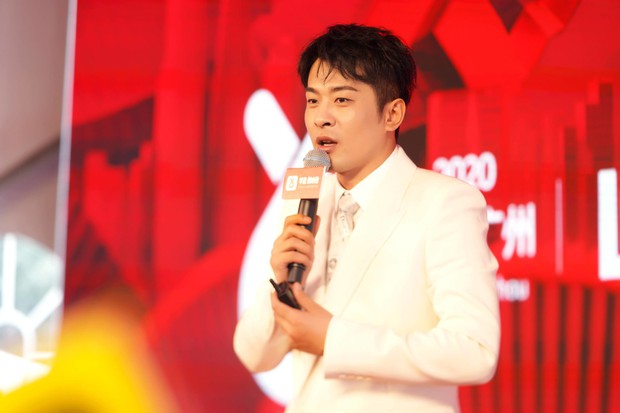 Ông hoàng livestream Trung Quốc xác lập kỉ lục: Bán hàng trong 12 tiếng doanh thu nhiều hơn trung tâm thương mại bán 1 năm - Ảnh 4. Ông hoàng livestream Trung Quốc xác lập kỉ lục: Bán hàng trong 12 tiếng doanh thu nhiều hơn trung tâm thương mại bán 1 năm - Ảnh 4.