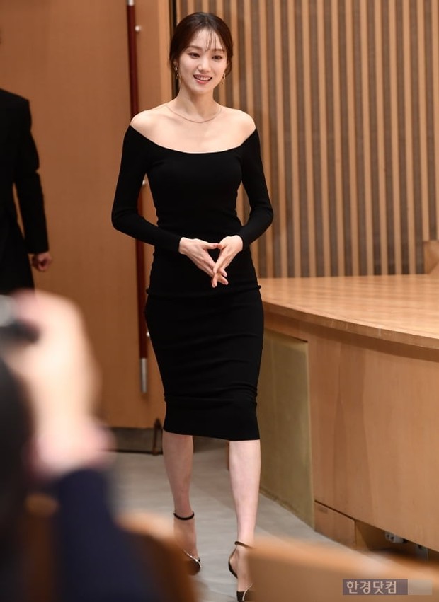Nhan sắc ngoài đời của mỹ nhân Hàn thủ vai xấu xí: Suzy mặt mộc đẹp choáng váng, Lee Sung Kyung - Han Hyo Joo 1 trời 1 vực - Ảnh 8. Nhan sắc ngoài đời của mỹ nhân Hàn thủ vai xấu xí: Suzy mặt mộc đẹp choáng váng, Lee Sung Kyung - Han Hyo Joo 1 trời 1 vực - Ảnh 8.