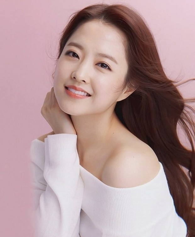 Nhan sắc ngoài đời của mỹ nhân Hàn thủ vai xấu xí: Suzy mặt mộc đẹp choáng váng, Lee Sung Kyung - Han Hyo Joo 1 trời 1 vực - Ảnh 19. Nhan sắc ngoài đời của mỹ nhân Hàn thủ vai xấu xí: Suzy mặt mộc đẹp choáng váng, Lee Sung Kyung - Han Hyo Joo 1 trời 1 vực - Ảnh 19.