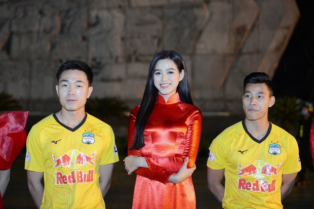 Sự kiện hot nhất cuối tuần qua: Quy tụ toàn mỹ nhân đình đám từ Đỗ Hà, Tiểu Vy,... còn có cả những chân sút số 1 sân cỏ - Ảnh 6. Sự kiện hot nhất cuối tuần qua: Quy tụ toàn mỹ nhân đình đám từ Đỗ Hà, Tiểu Vy,... còn có cả những chân sút số 1 sân cỏ - Ảnh 6.