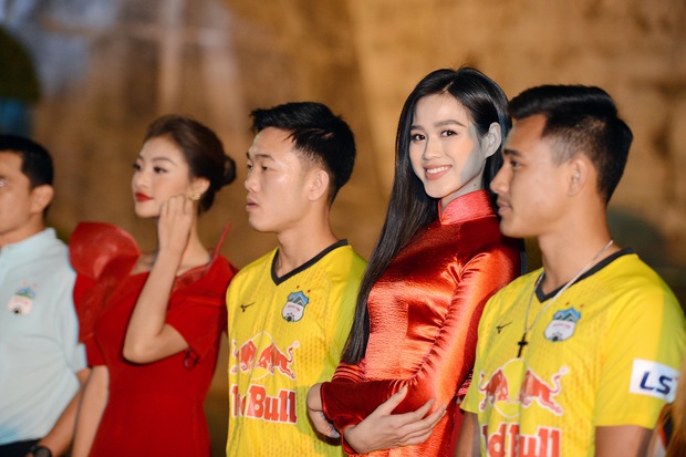 Sự kiện hot nhất cuối tuần qua: Quy tụ toàn mỹ nhân đình đám từ Đỗ Hà, Tiểu Vy,... còn có cả những chân sút số 1 sân cỏ - Ảnh 5. Sự kiện hot nhất cuối tuần qua: Quy tụ toàn mỹ nhân đình đám từ Đỗ Hà, Tiểu Vy,... còn có cả những chân sút số 1 sân cỏ - Ảnh 5.