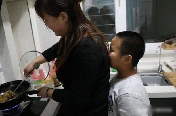 Ngồi gấp quần áo thì thấy một vài chi tiết xáo trộn khiến bà mẹ sợ toát mồ hôi, phát hiện ngay ra vấn đề bất thường của con trai - Ảnh 1. Ngồi gấp quần áo thì thấy một vài chi tiết xáo trộn khiến bà mẹ sợ toát mồ hôi, phát hiện ngay ra vấn đề bất thường của con trai - Ảnh 1.